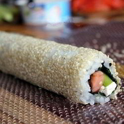 Рецепт Домашних роллов с красной рыбой и авокадо