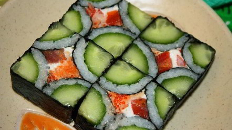 Рецепт домашнего ролла мозайка с лососем и огурцом