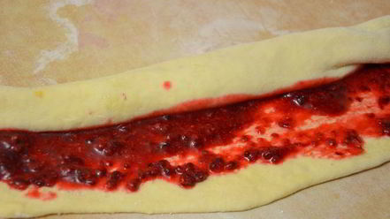 Рецепт малинова-лимонных роллы к утреннему кофе