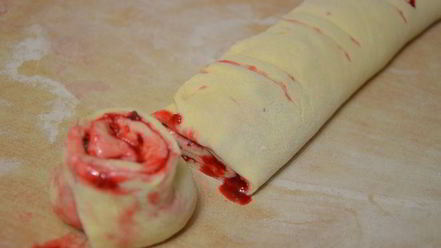 Рецепт малинова-лимонных роллы к утреннему кофе