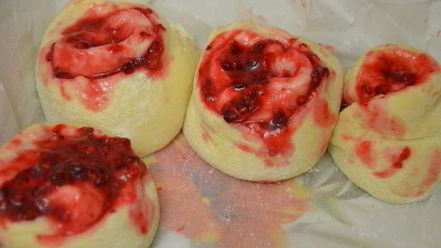 Рецепт малинова-лимонных роллы к утреннему кофе