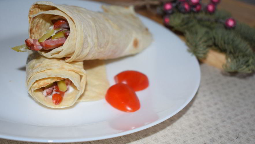 Рецепт ролла с копчеными колбасками кабаноси