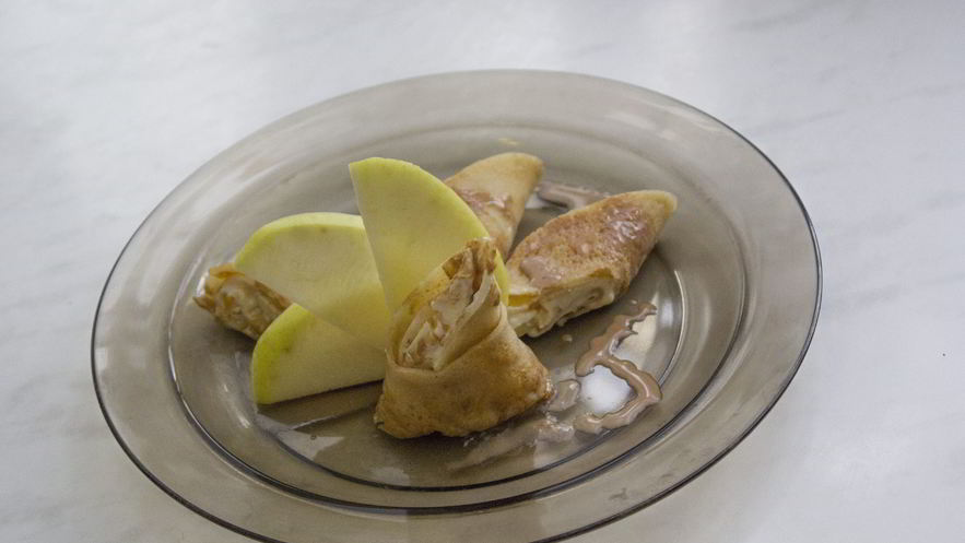 Рецепт роллов десертных с хурмой и яблоками в русском стиле