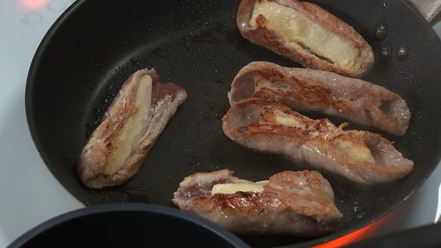 Рецепт роллов из свинины и рис в сырной корзиночке