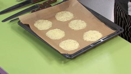 Рецепт роллов из свинины и рис в сырной корзиночке