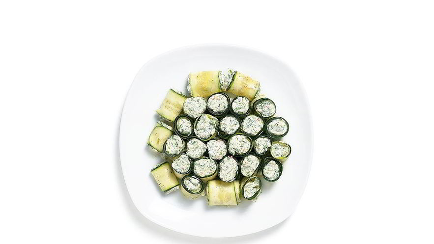 Рецепт роллов из цукини с сыром из домашнего йогурта