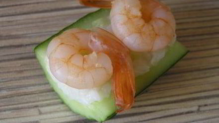 Рецепт роллов с креветками в огурцах