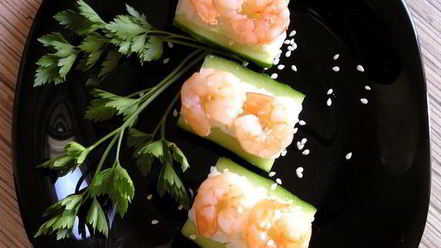 Рецепт роллов с креветками в огурцах