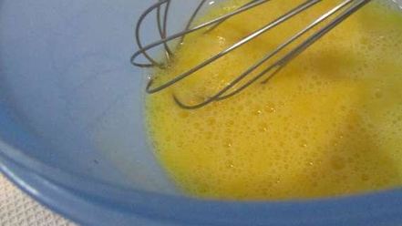 Рецепт роллов с яичных блинчиков с курицей и салатом