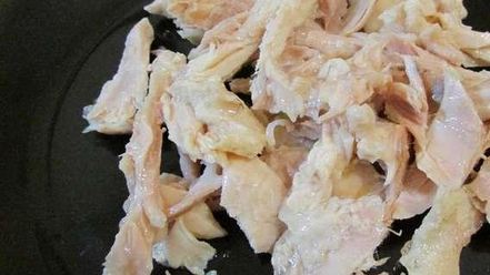 Рецепт роллов с яичных блинчиков с курицей и салатом