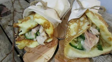 Рецепт роллов с яичных блинчиков с курицей и салатом