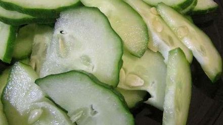 Рецепт роллов с яичных блинчиков с курицей и салатом