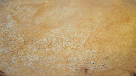 Рецепт сладких роллов из рисовых блинчиков с бананово-творожным кремом и шоколадным соусом