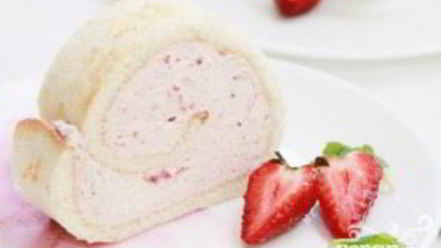 Рецепт бисквитного рулета с клубникой