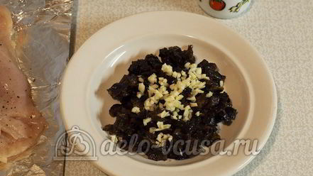 Рецепт куриного рулета с черносливом