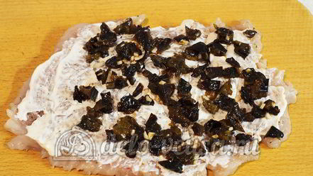 Рецепт куриного рулета с черносливом