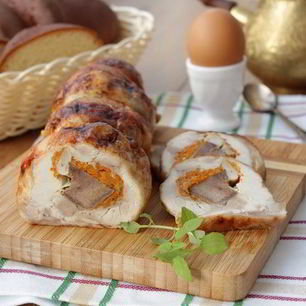 Рецепт Куриного рулета с корейской морковью и языком