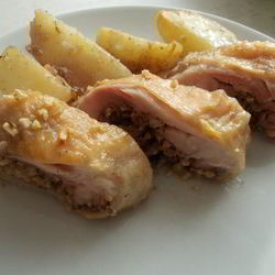 Рецепт Куриного рулета с орехами и базиликом