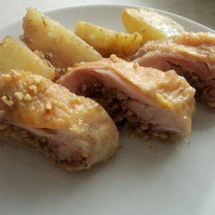 Рецепт Куриного рулета с орехами и базиликом