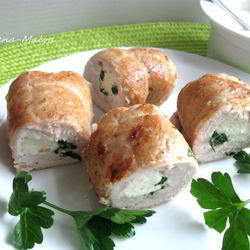 Рецепт Куриных рулетиков с сырным соусом
