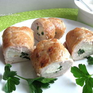 Рецепт Куриных рулетиков с сырным соусом