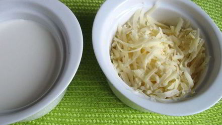 Рецепт куриных рулетиков с сырным соусом