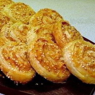 Рецепт Куриных рулетиков со слоеным тестом