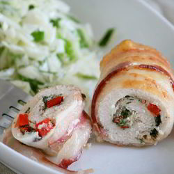 Рецепт Куриных рулетиков в беконе