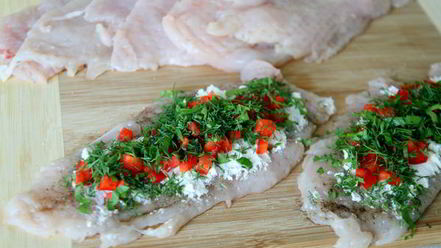 Рецепт куриных рулетиков в беконе