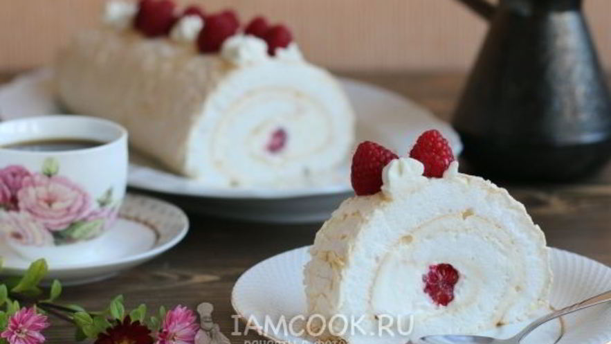 Рецепт меренгового рулета с малиной