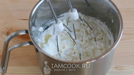 Рецепт меренгового рулета с малиной