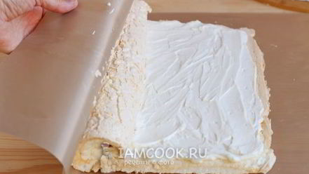 Рецепт меренгового рулета с малиной