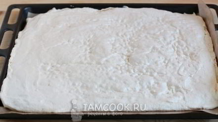 Рецепт меренгового рулета с малиной