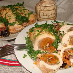 Рецепт Мясного рулета с сухофруктами