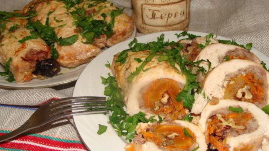 Рецепт мясного рулета с сухофруктами