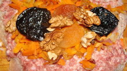 Рецепт мясного рулета с сухофруктами
