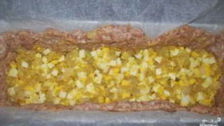 Рецепт мясного рулета с яйцом и луком