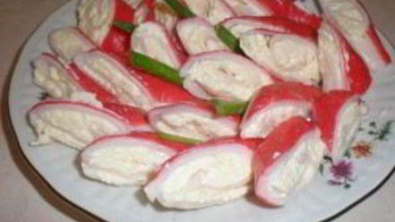 Рецепт острых рулетиков из крабовых палочек