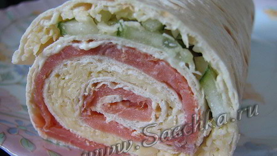 Рецепт рулета из лаваша с сыром, огурцом и семгой