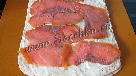 Рецепт рулета из лаваша с сыром, огурцом и семгой