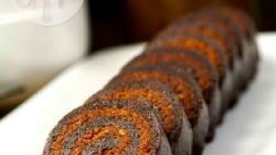 Рецепт рулета из орехов, сухофруктов и ягод годжи