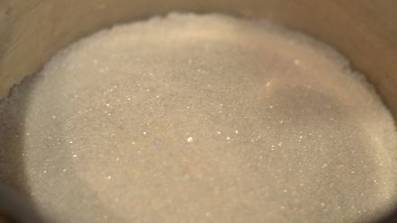 Рецепт рулета медового с карамелью и арахисом