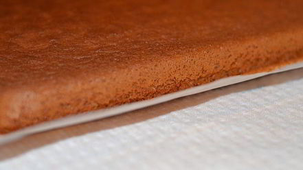 Рецепт рулета медового с карамелью и арахисом