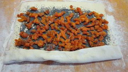 Рецепт рулета с курагой и маком