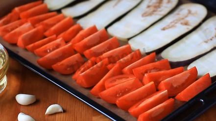 Рецепт рулетиков из баклажанов с грецкими орехами