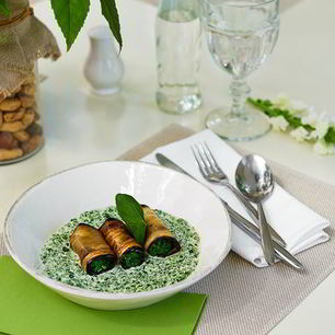 Рецепт Рулетиков из баклажанов со шпинатом