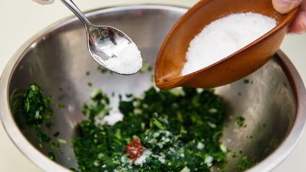 Рецепт рулетиков из баклажанов со шпинатом