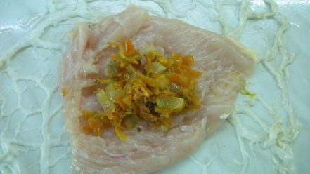 Рецепт рулетиков из куриного филе в свиной сетке