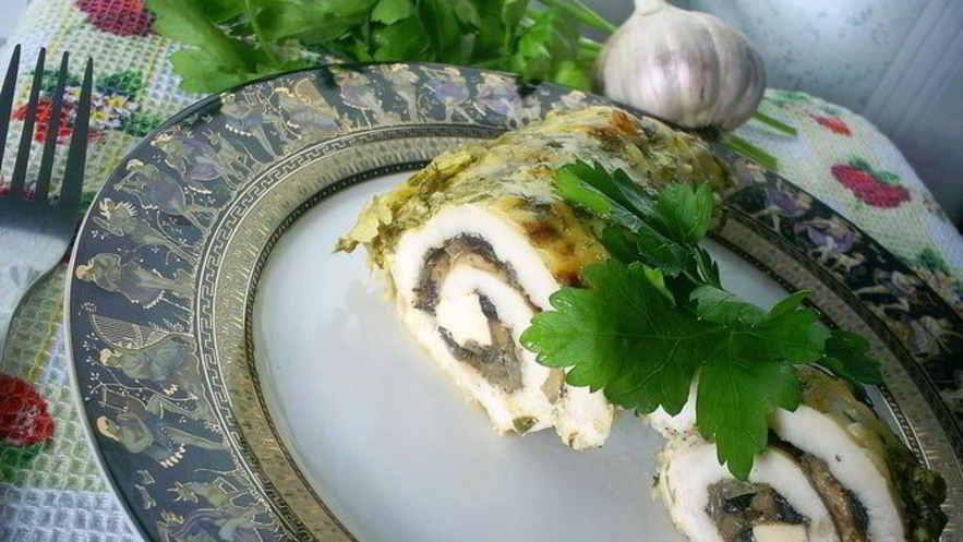 Рецепт рулетиков из куриной грудки, запеченные под сметанно-чесночным соусом