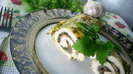 Рецепт рулетиков из куриной грудки, запеченные под сметанно-чесночным соусом